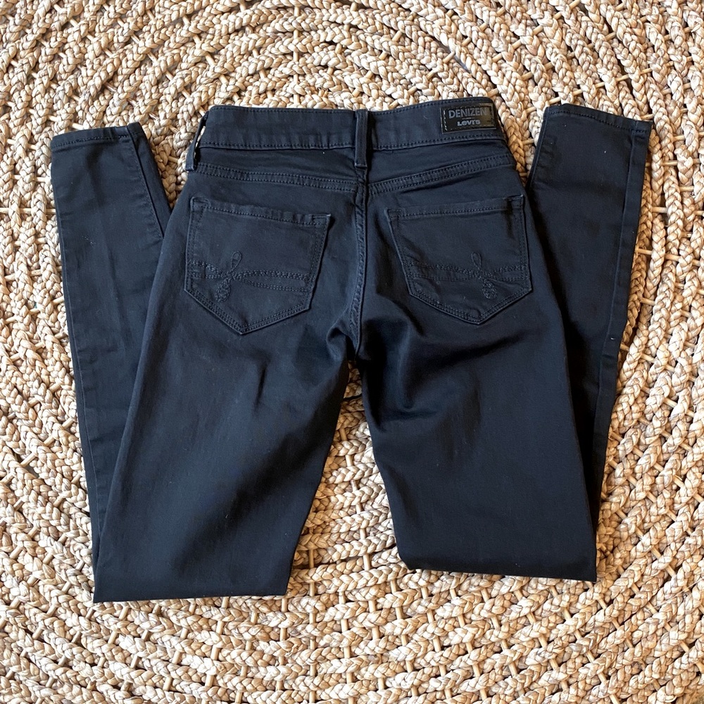 Denizen by Levi’s low rise jegging.